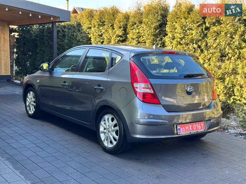 Хэтчбек Hyundai i30 2009 в Дубно