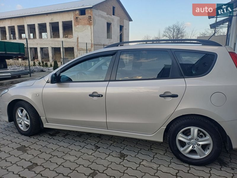 Универсал Hyundai i30 2010 в Бориславе