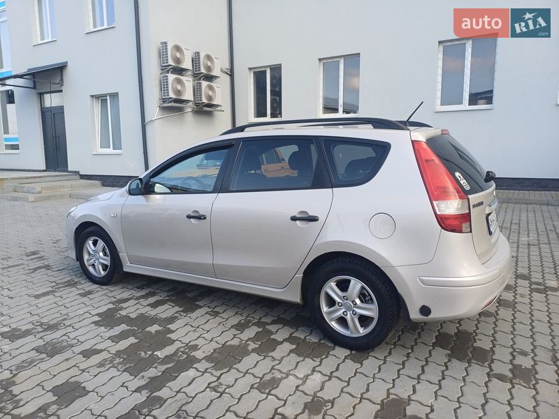 Универсал Hyundai i30 2010 в Бориславе
