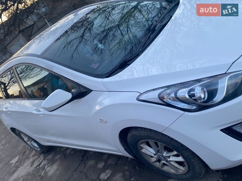 Универсал Hyundai i30 2013 в Днепре