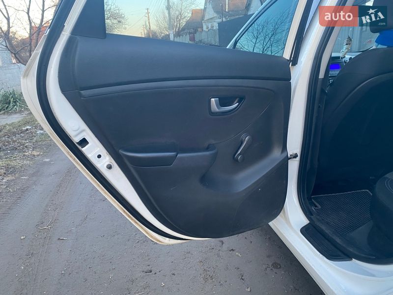 Универсал Hyundai i30 2013 в Днепре