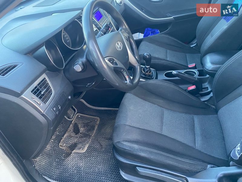 Универсал Hyundai i30 2013 в Днепре