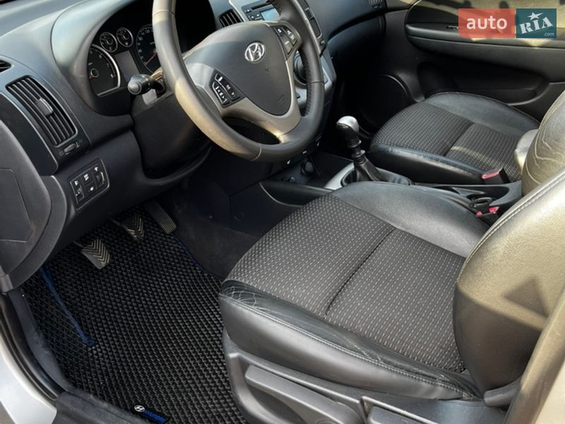 Хэтчбек Hyundai i30 2009 в Миргороде
