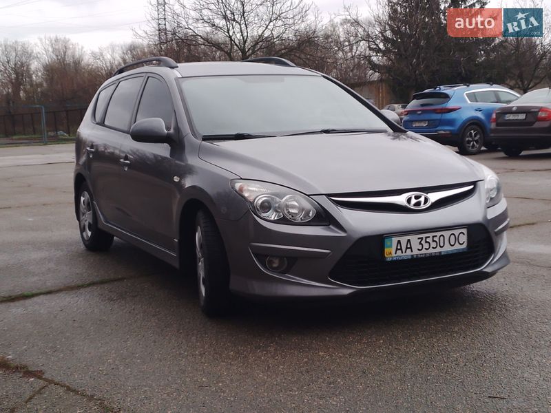 Универсал Hyundai i30 2011 в Желтых Водах