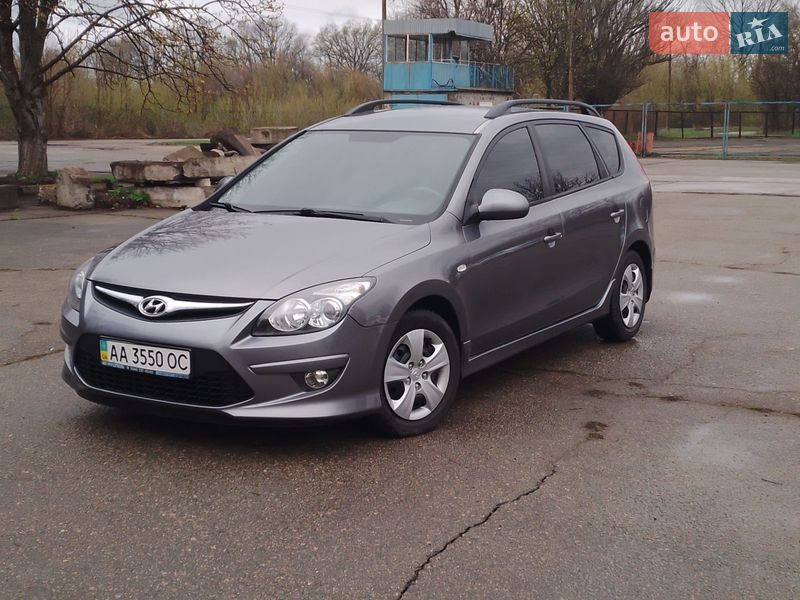 Универсал Hyundai i30 2011 в Желтых Водах