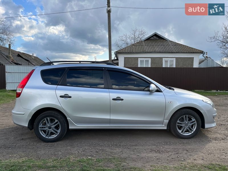 Универсал Hyundai i30 2011 в Подольске