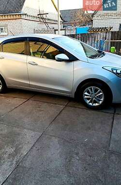 Хетчбек Hyundai i30 2013 в Магдалинівці