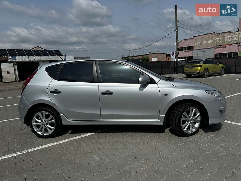 Хэтчбек Hyundai i30 2011 в Нежине