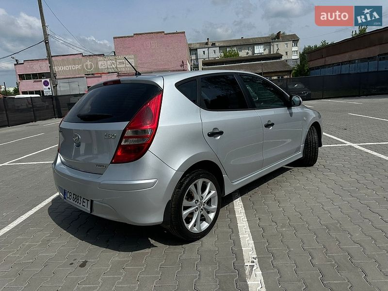 Хэтчбек Hyundai i30 2011 в Нежине