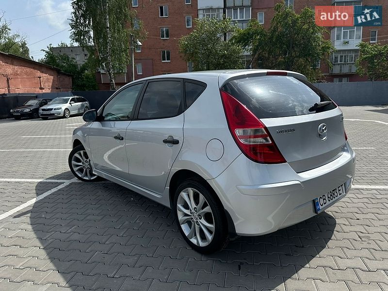 Хэтчбек Hyundai i30 2011 в Нежине