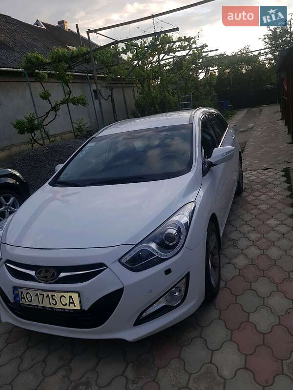 Універсал Hyundai i40 2012 в Ужгороді