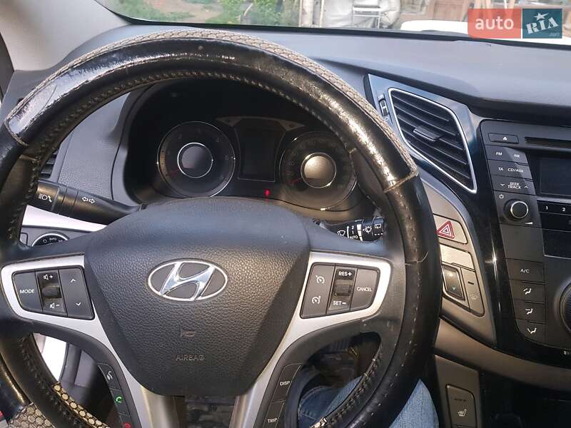 Універсал Hyundai i40 2012 в Ужгороді