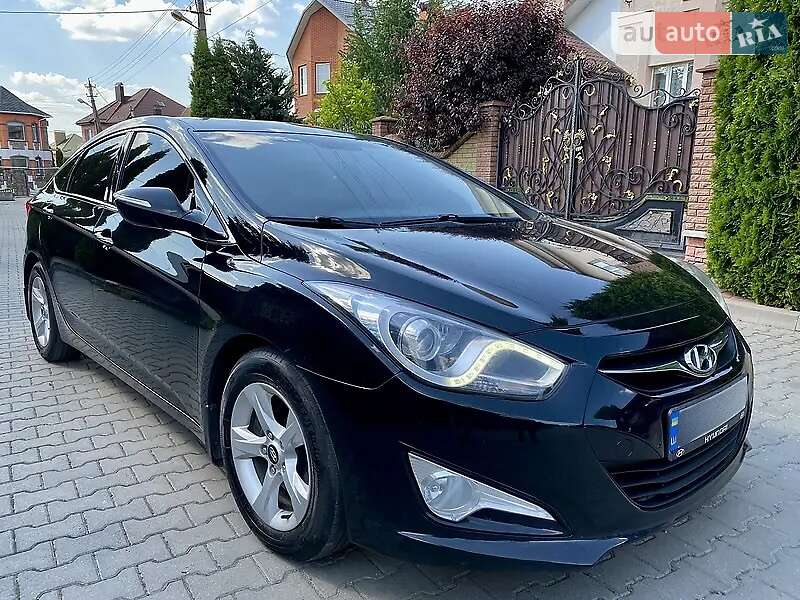 Седан Hyundai i40 2013 в Романіву