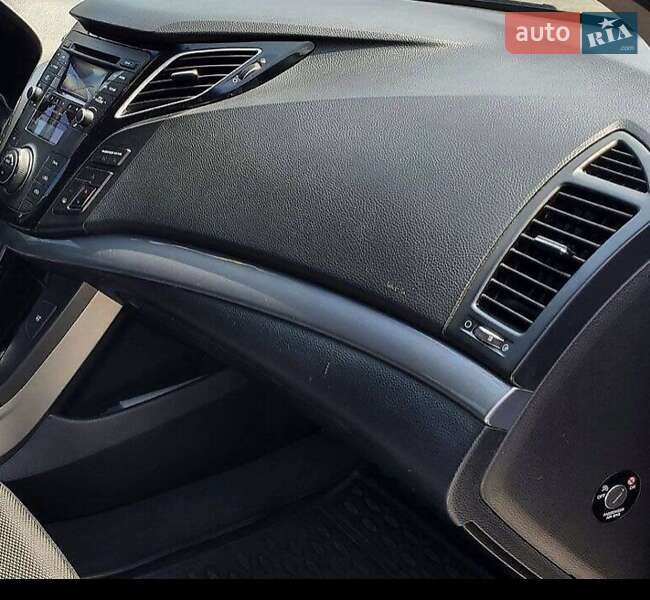 Седан Hyundai i40 2013 в Романіву