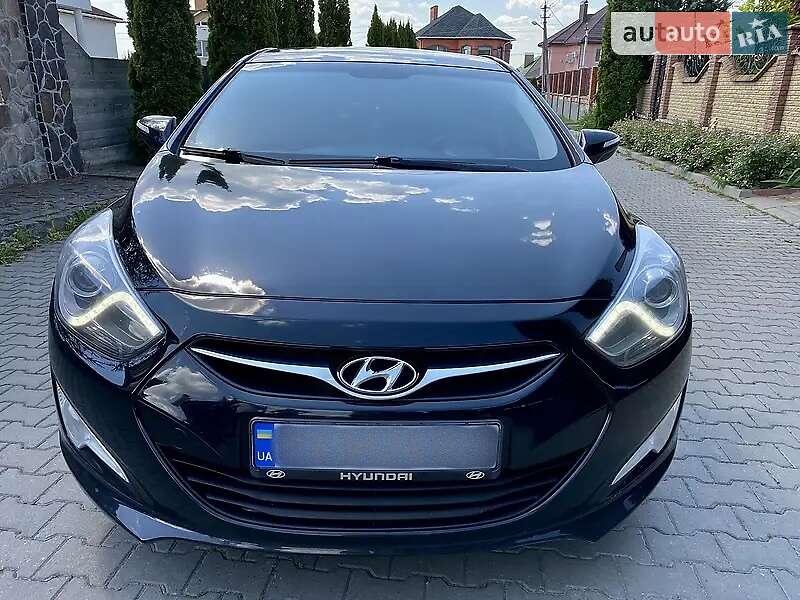 Седан Hyundai i40 2013 в Романіву