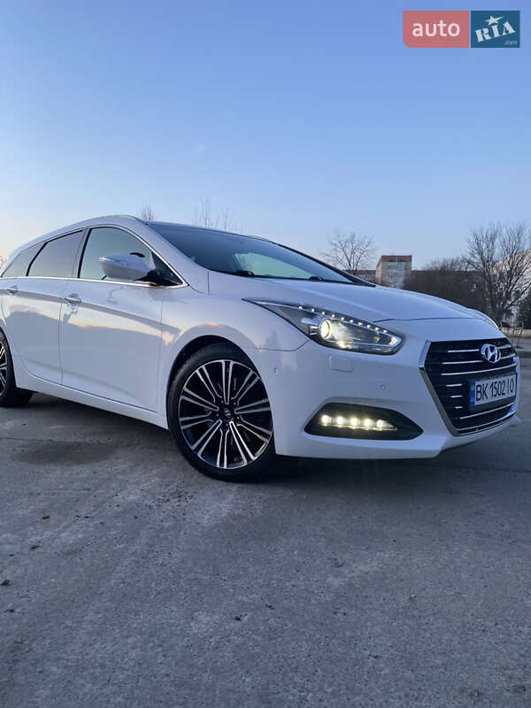 Универсал Hyundai i40 2015 в Вараше