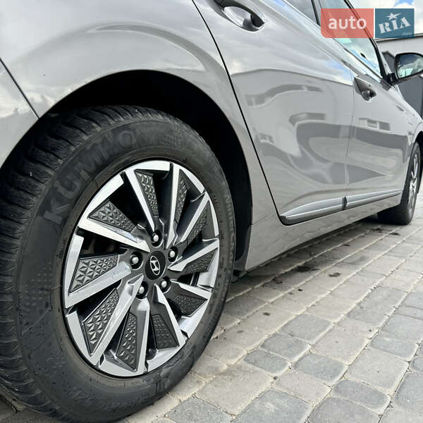 Ліфтбек Hyundai Ioniq Electric 2020 в Мукачевому