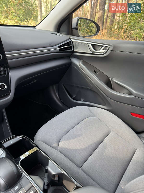 Лифтбек Hyundai Ioniq Electric 2020 в Чернигове