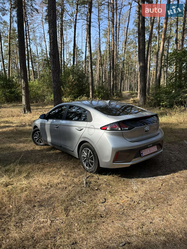 Лифтбек Hyundai Ioniq Electric 2020 в Чернигове