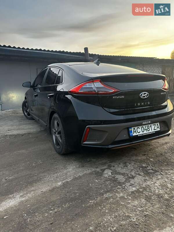 Лифтбек Hyundai Ioniq Electric 2017 в Шостке фото 18 Лифтбек Hyundai Ioniq Electric 2017 в Шостке