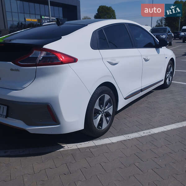 Лифтбек Hyundai Ioniq Electric 2019 в Киеве