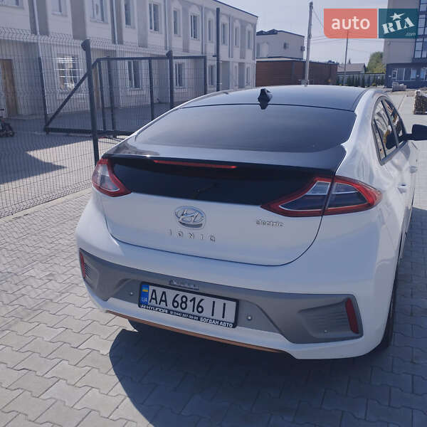 Лифтбек Hyundai Ioniq Electric 2019 в Киеве