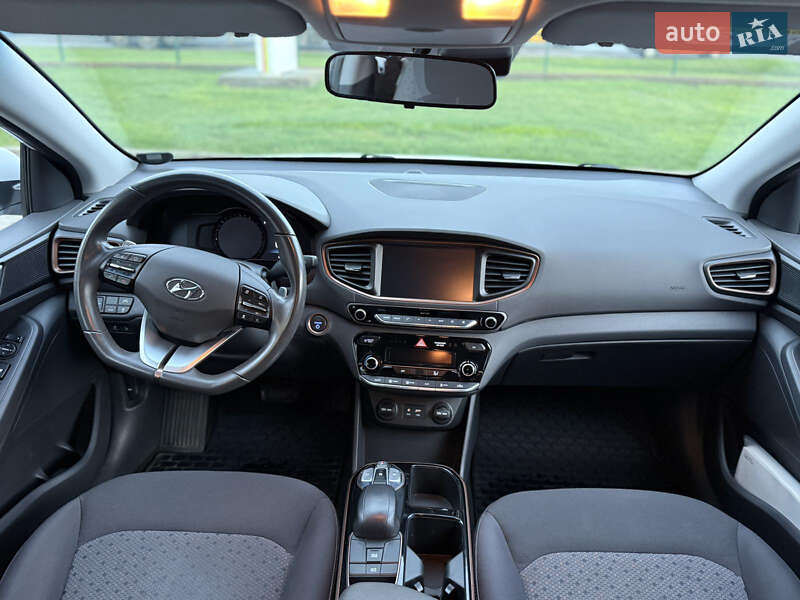 Лифтбек Hyundai Ioniq Electric 2018 в Радехове