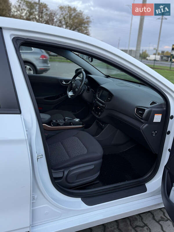 Лифтбек Hyundai Ioniq Electric 2018 в Радехове