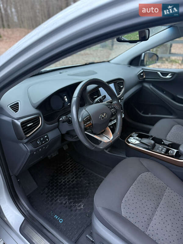 Лифтбек Hyundai Ioniq Electric 2017 в Бродах фото 19 Лифтбек Hyundai Ioniq Electric 2017 в Бродах