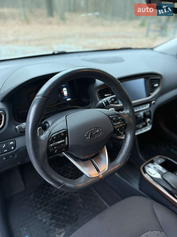 Лифтбек Hyundai Ioniq Electric 2017 в Бродах фото 23 Лифтбек Hyundai Ioniq Electric 2017 в Бродах