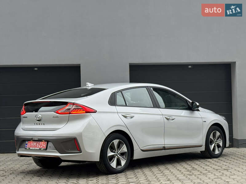 Лифтбек Hyundai Ioniq Electric 2017 в Тернополе фото 22 Лифтбек Hyundai Ioniq Electric 2017 в Тернополе