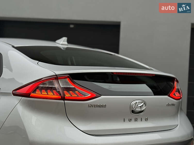 Лифтбек Hyundai Ioniq Electric 2017 в Тернополе фото 31 Лифтбек Hyundai Ioniq Electric 2017 в Тернополе