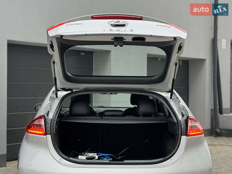 Лифтбек Hyundai Ioniq Electric 2017 в Тернополе фото 45 Лифтбек Hyundai Ioniq Electric 2017 в Тернополе