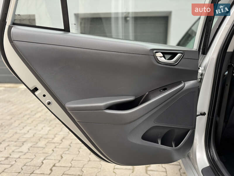 Лифтбек Hyundai Ioniq Electric 2017 в Тернополе фото 58 Лифтбек Hyundai Ioniq Electric 2017 в Тернополе