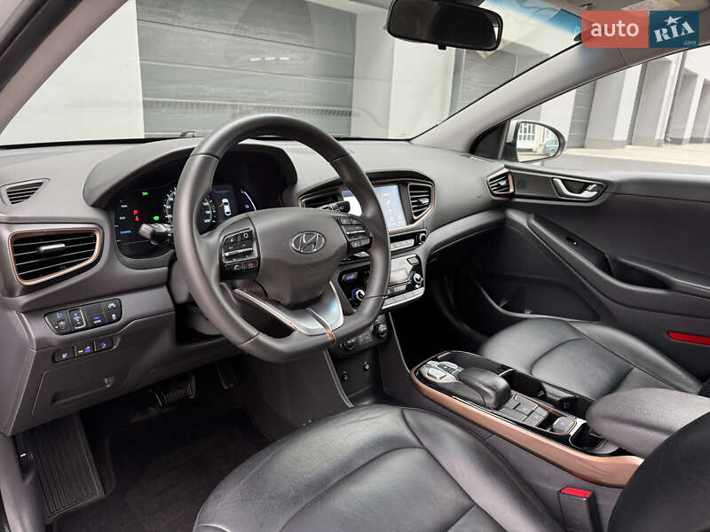 Лифтбек Hyundai Ioniq Electric 2017 в Тернополе фото 61 Лифтбек Hyundai Ioniq Electric 2017 в Тернополе
