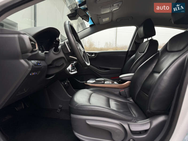 Лифтбек Hyundai Ioniq Electric 2017 в Тернополе фото 63 Лифтбек Hyundai Ioniq Electric 2017 в Тернополе