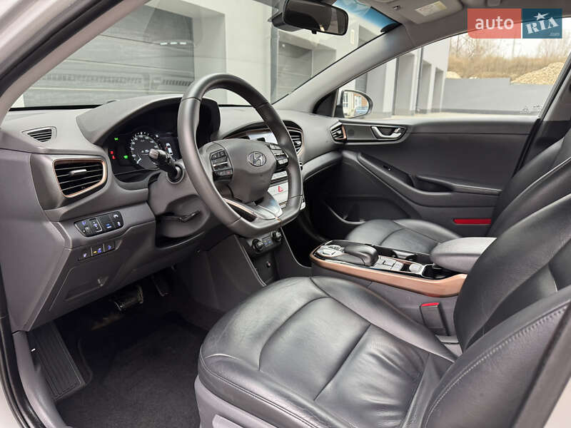 Лифтбек Hyundai Ioniq Electric 2017 в Тернополе фото 62 Лифтбек Hyundai Ioniq Electric 2017 в Тернополе