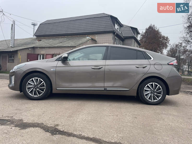 Лифтбек Hyundai Ioniq Electric 2021 в Бахмаче