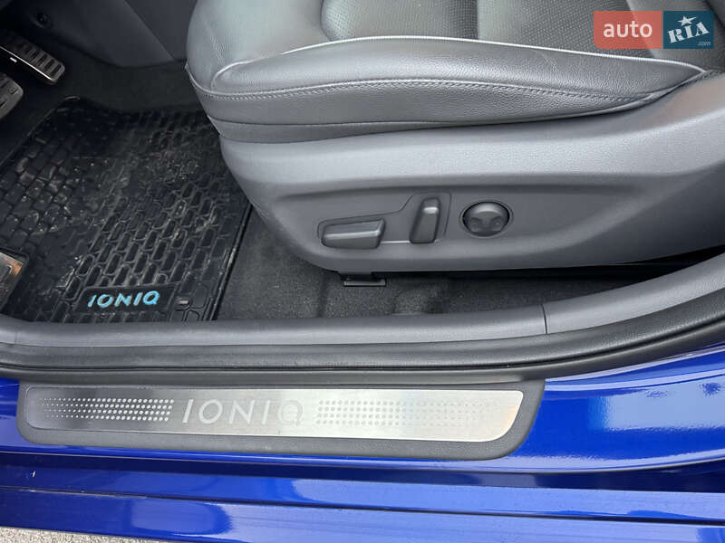 Лифтбек Hyundai Ioniq Electric 2021 в Киеве