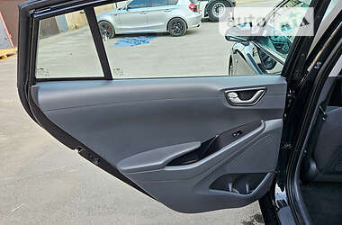 Лифтбек Hyundai Ioniq 2017 в 