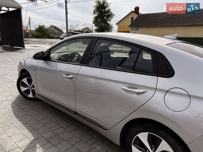 Хетчбек Hyundai Ioniq 2018 в Бродах