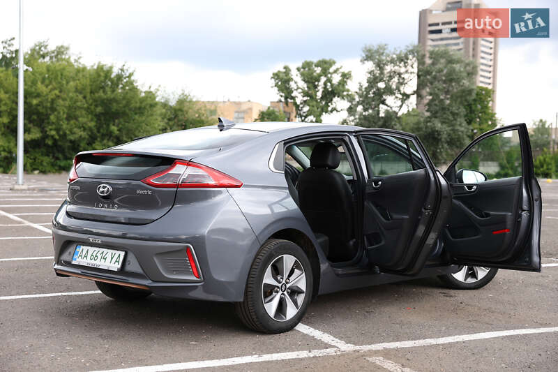 Лифтбек Hyundai Ioniq 2019 в Киеве