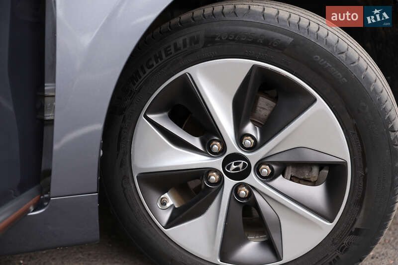 Лифтбек Hyundai Ioniq 2019 в Киеве