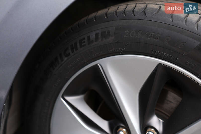 Лифтбек Hyundai Ioniq 2019 в Киеве