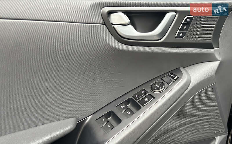 Хетчбек Hyundai Ioniq 2017 в Умані