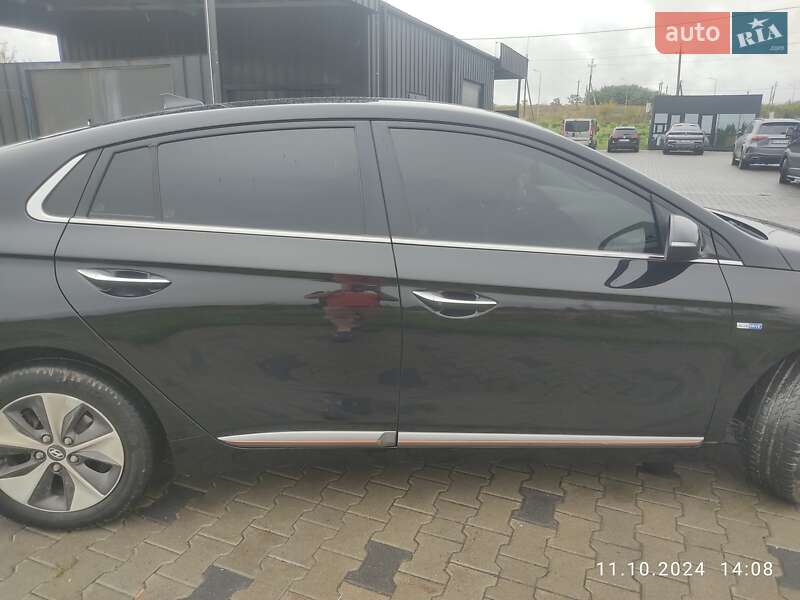 Хэтчбек Hyundai Ioniq 2016 в 
