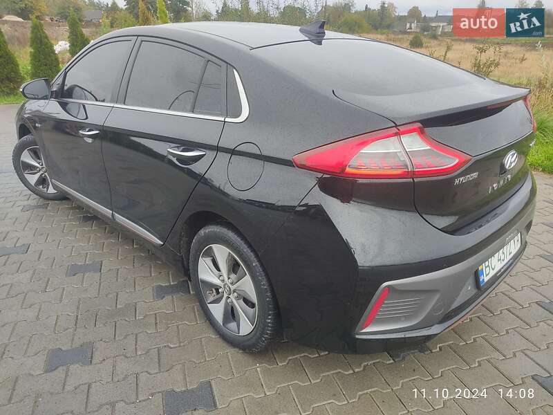 Хэтчбек Hyundai Ioniq 2016 в 