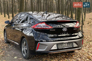 Хэтчбек Hyundai Ioniq 2017 в 