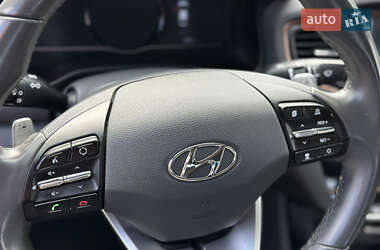 Хэтчбек Hyundai Ioniq 2018 в 