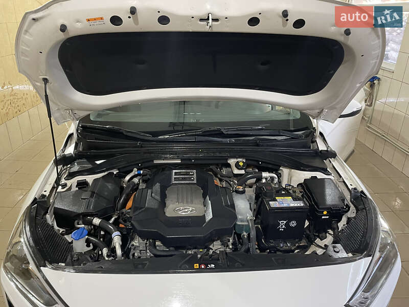 Хэтчбек Hyundai Ioniq 2017 в Ужгороде